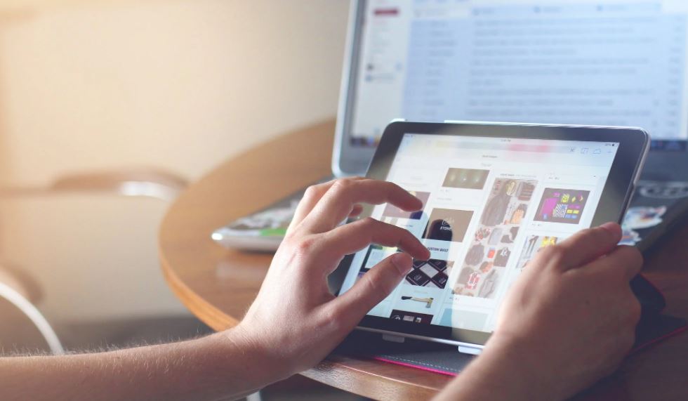 laptop-technology-ipad-tablet