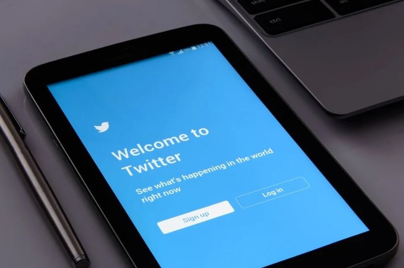 Twitter sign up and login screen