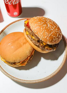 burgers-on-plate